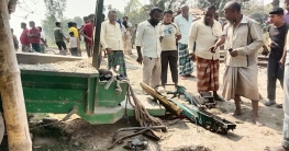 পীরগাছায় ট্রেনের ধাক্কায় চূর্ণবিচূর্ণ ট্রলি                     