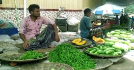 হিলিতে কাঁচা মরিচ-পেঁয়াজের দাম কমেছে   