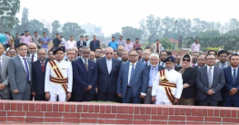 স্মৃতিসৌধ ও শহিদ মিনারে প্রধান বিচারপতির শ্রদ্ধা